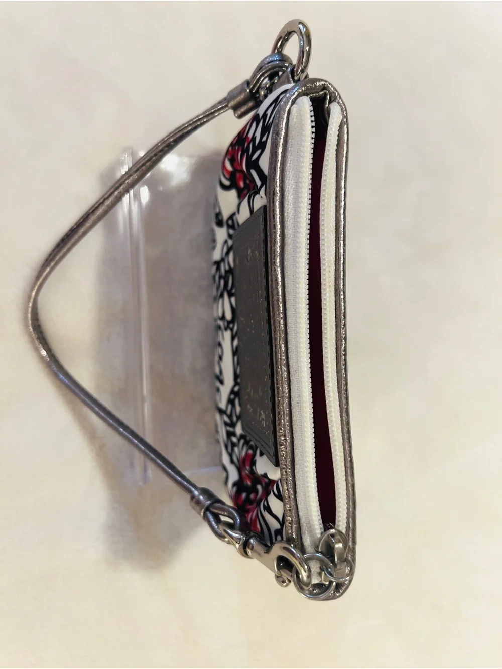 🩷Coach White Floral Wristlet with Red Accents💚